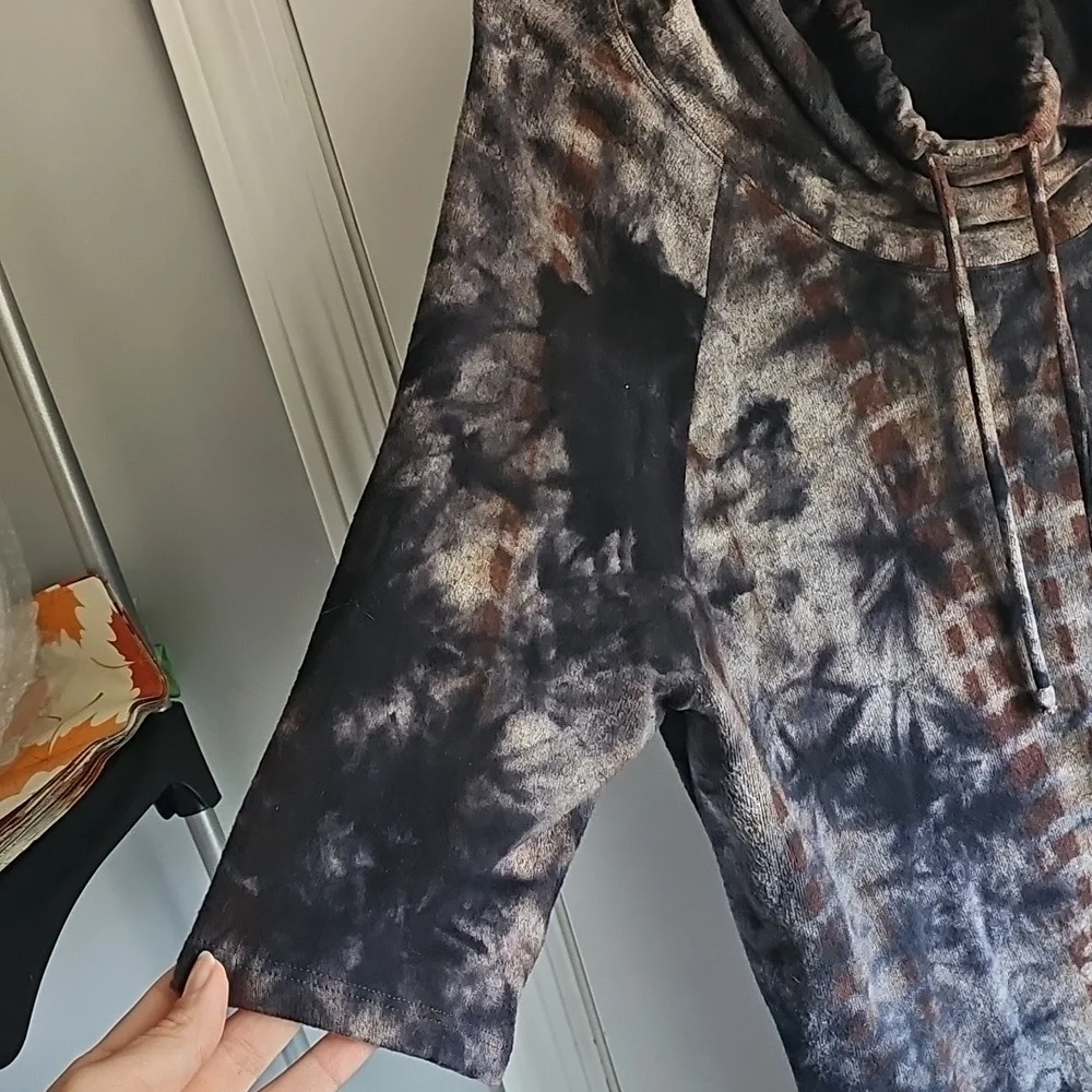 🖤Coin 1804 Gorgeous soft women's tie dye 3/4 sleeve. Cowl neck SZ XLG!!!🖤